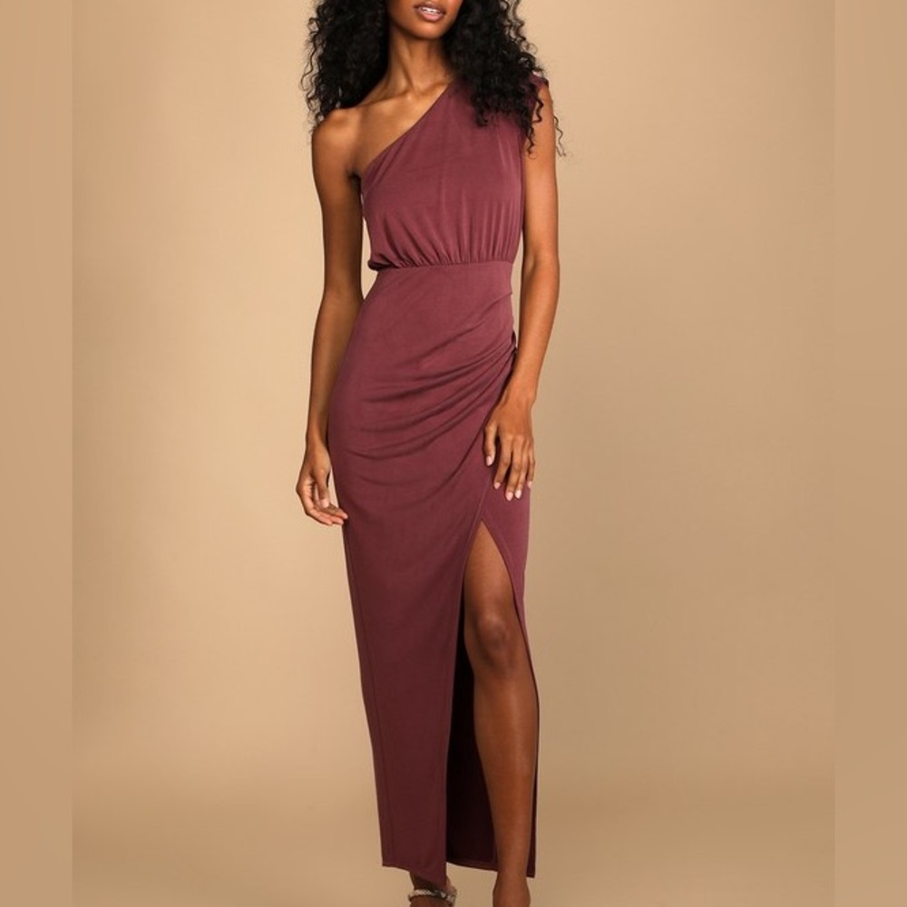 lulu’s “take me out” one shoulder maxi dress 🍇